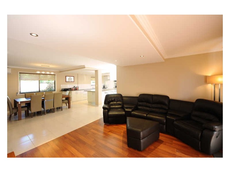 4 Bow Court, Darling Heights QLD 4350