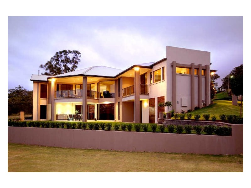 2 Mackenzie Street, Mount Lofty QLD 4350