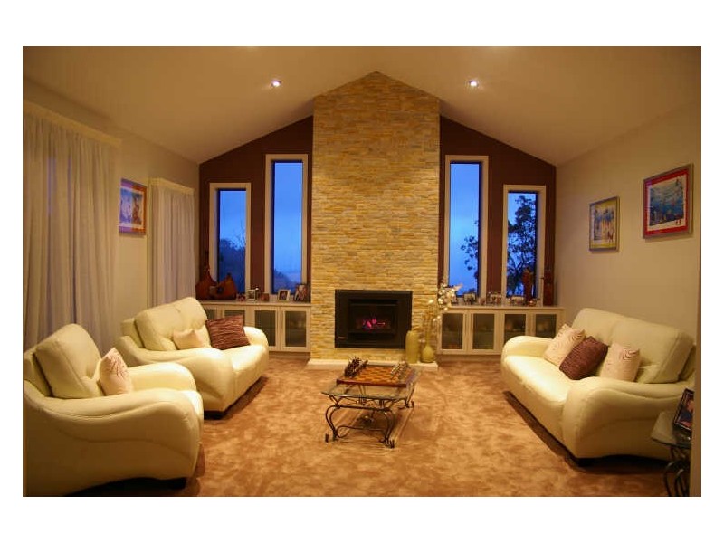 2 Mackenzie Street, Mount Lofty QLD 4350