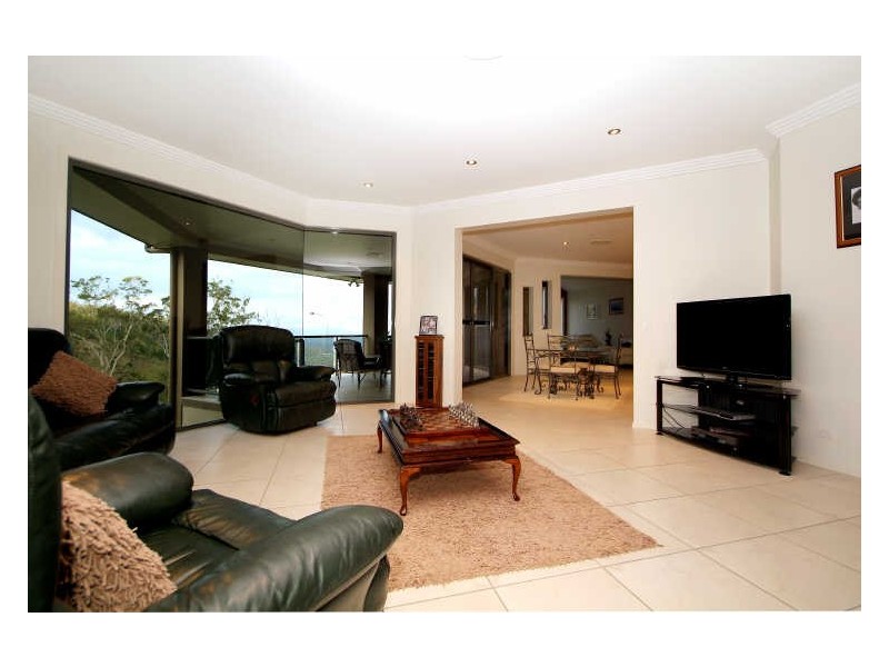 2 Mackenzie Street, Mount Lofty QLD 4350