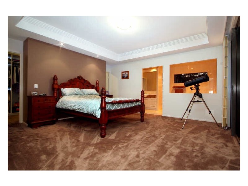 2 Mackenzie Street, Mount Lofty QLD 4350