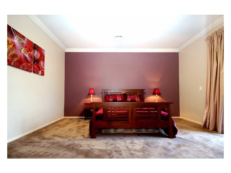 2 Mackenzie Street, Mount Lofty QLD 4350