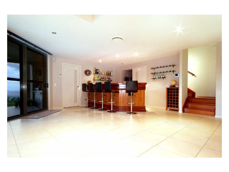 2 Mackenzie Street, Mount Lofty QLD 4350