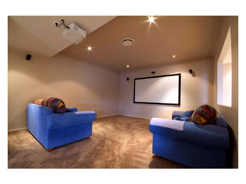 2 Mackenzie Street, Mount Lofty QLD 4350