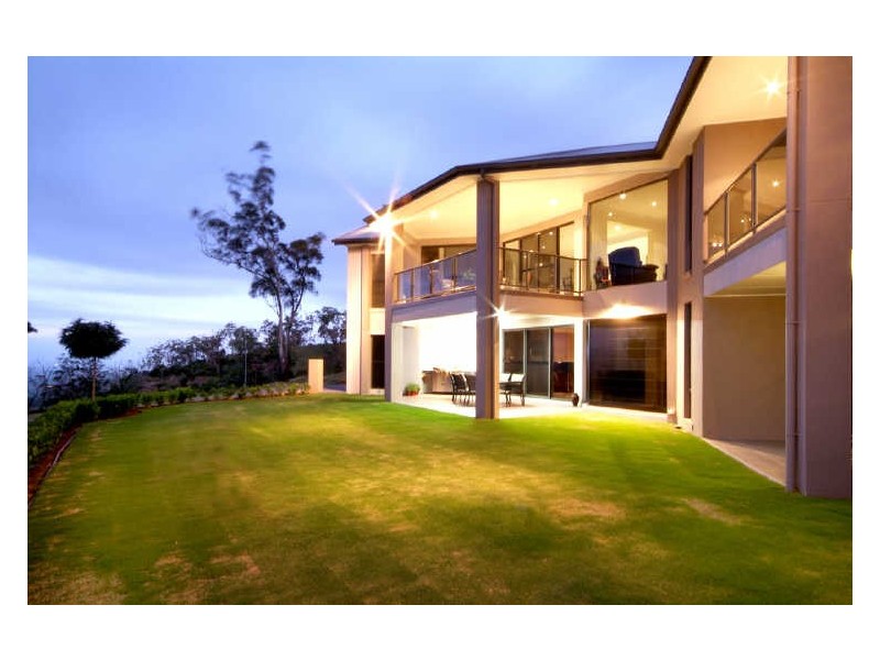 2 Mackenzie Street, Mount Lofty QLD 4350