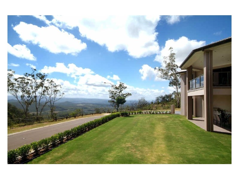 2 Mackenzie Street, Mount Lofty QLD 4350