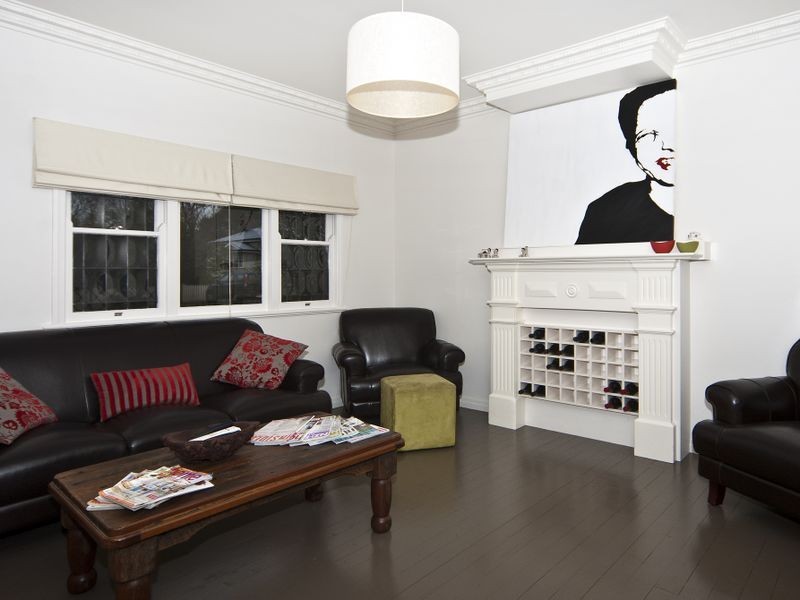 11 Henderson Street, Newtown QLD 4350