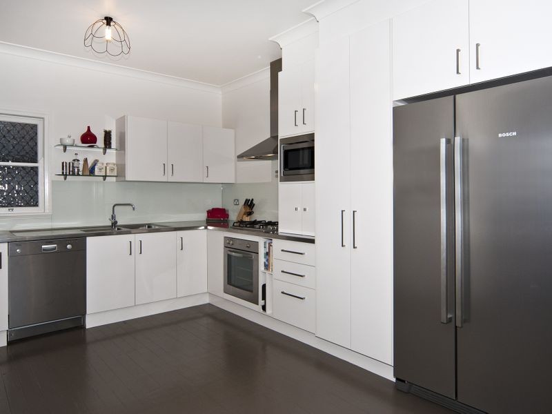 11 Henderson Street, Newtown QLD 4350