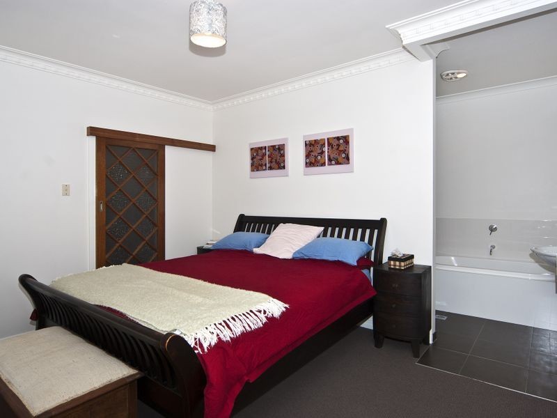 11 Henderson Street, Newtown QLD 4350