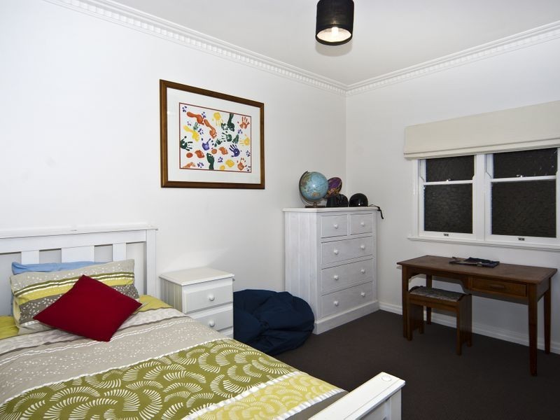 11 Henderson Street, Newtown QLD 4350