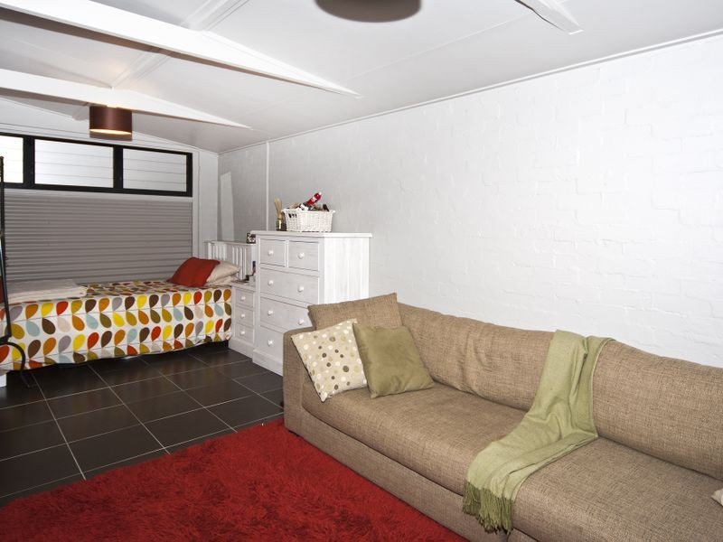 11 Henderson Street, Newtown QLD 4350