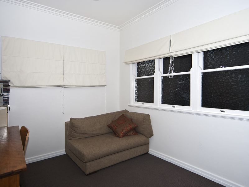 11 Henderson Street, Newtown QLD 4350