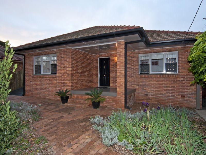 11 Henderson Street, Newtown QLD 4350