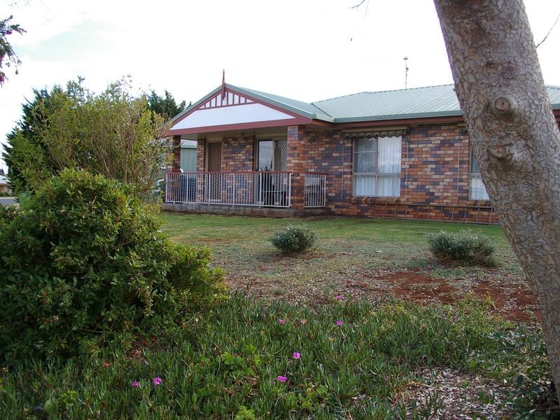 10 Bottlebrush Court, Glenvale QLD 4350