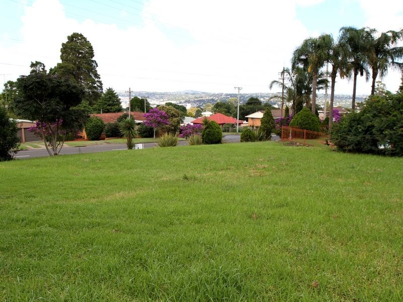 21B North Street, Mount Lofty QLD 4350