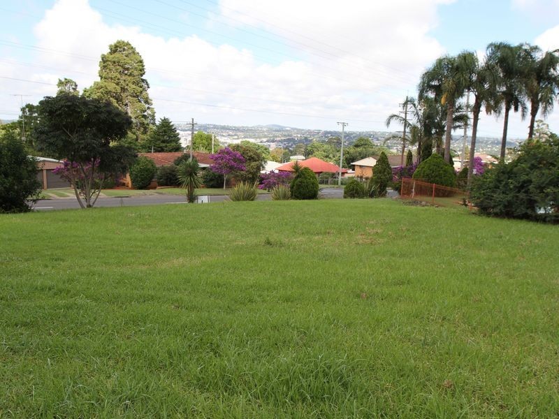 21B North Street, Mount Lofty QLD 4350