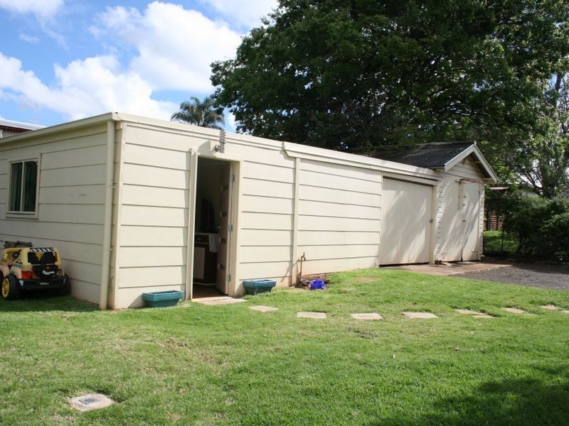 12 Henderson Street, Toowoomba QLD 4350