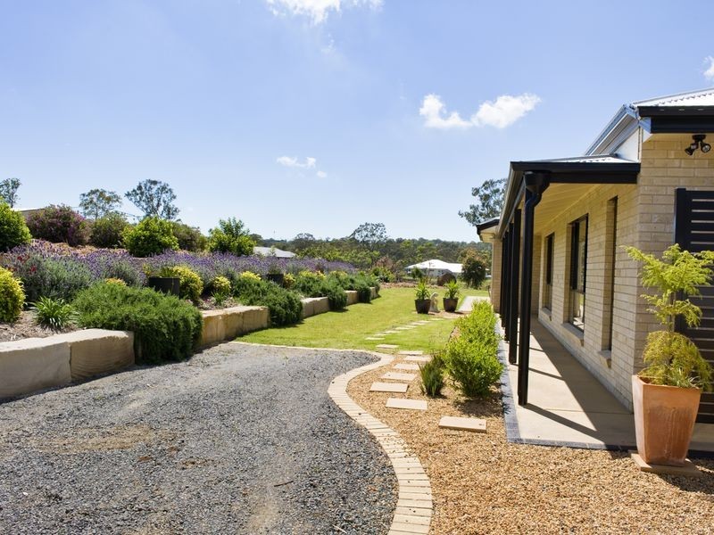 9 Karingal Court, Glenvale QLD 4350