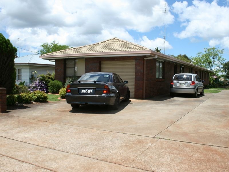 1/4 Burton Street, Toowoomba QLD 4350