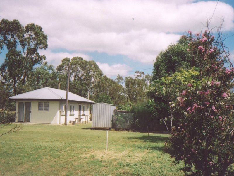 30 Coronation Street, Injune QLD 4454