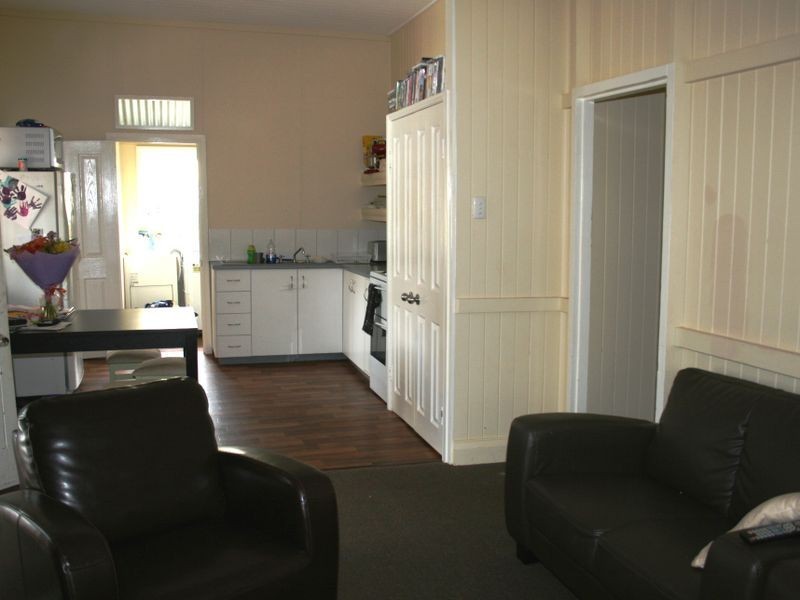 1/23 Adam Street, North Toowoomba QLD 4350