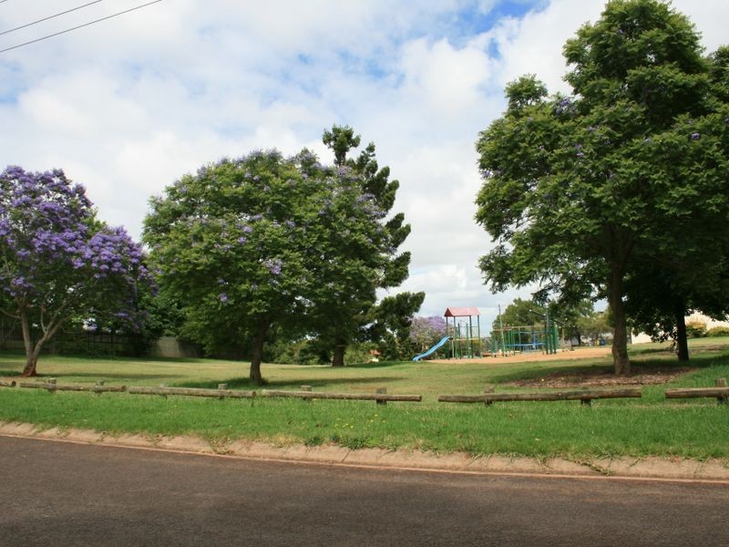 2/23 Adam Street, North Toowoomba QLD 4350