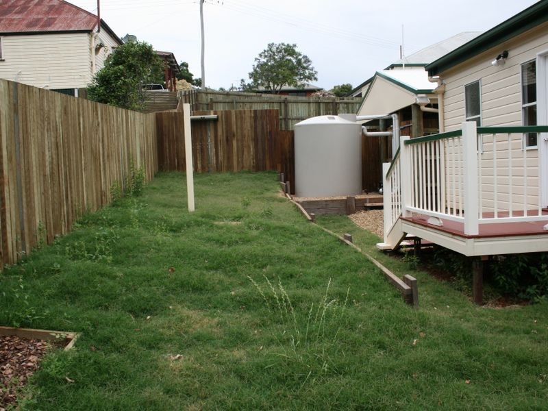 2/23 Adam Street, North Toowoomba QLD 4350