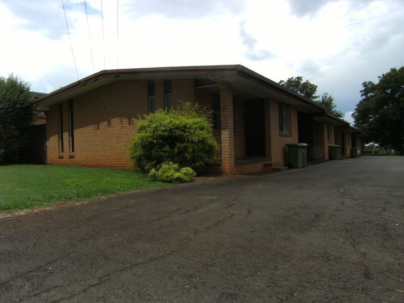 12 Tara Street, Wilsonton QLD 4350