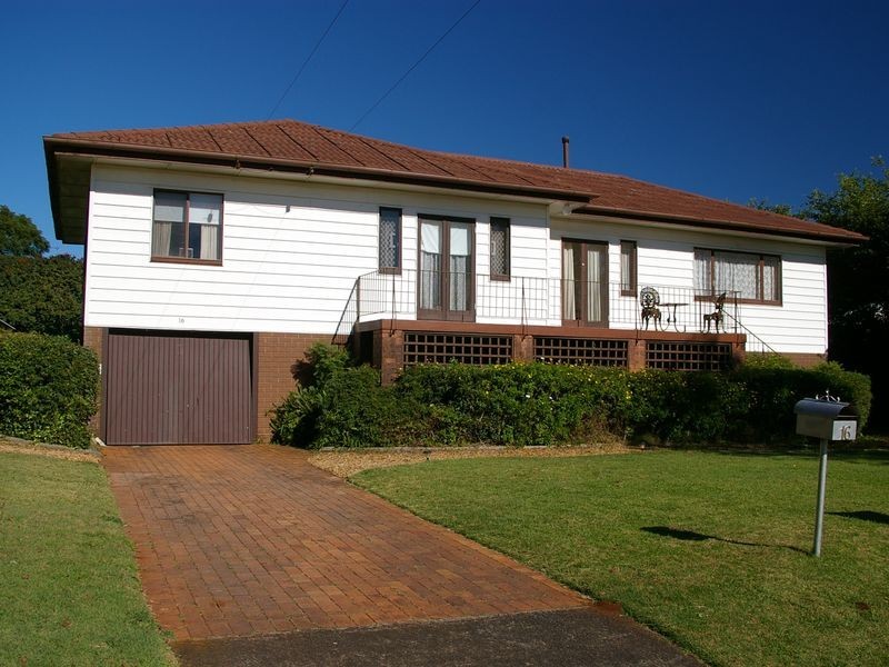 16 Ross Street, Mount Lofty QLD 4350