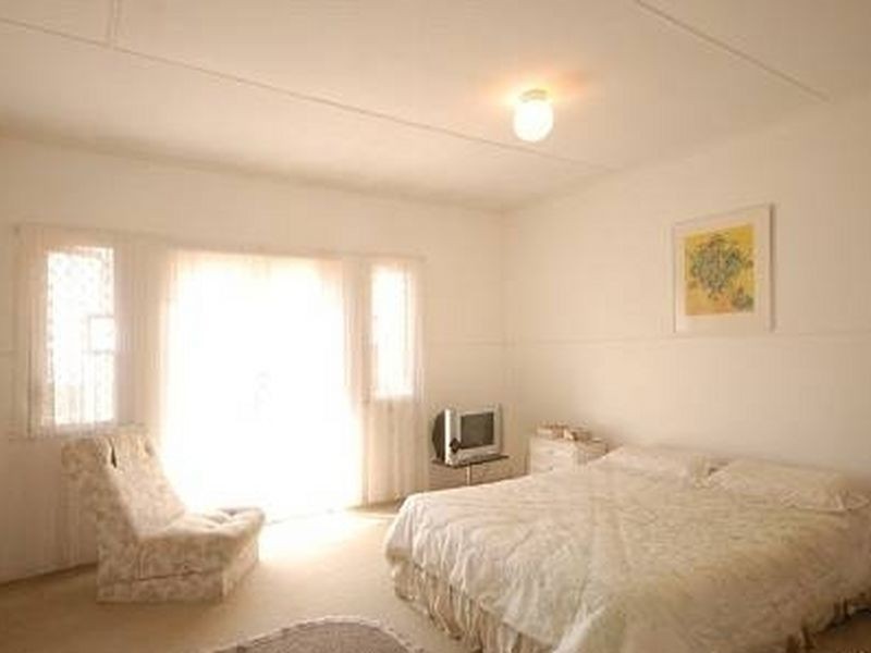 16 Ross Street, Mount Lofty QLD 4350