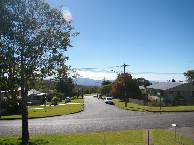 16 Ross Street, Mount Lofty QLD 4350