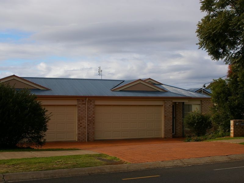 394 West Street, Kearneys Spring QLD 4350