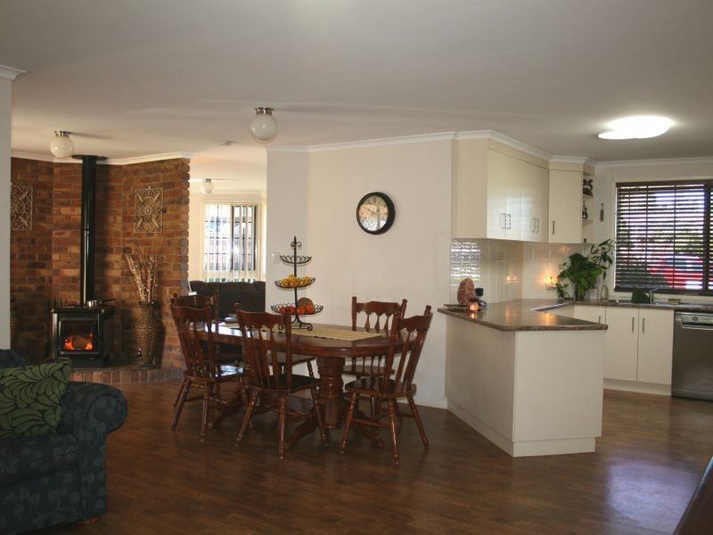 9 Melway Crescent, Harristown QLD 4350