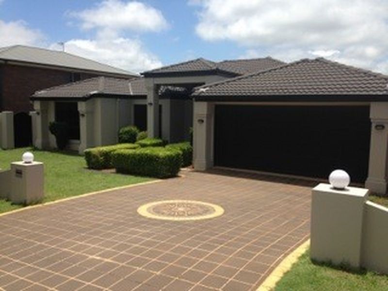 22 Scullin Street, Middle Ridge QLD 4350