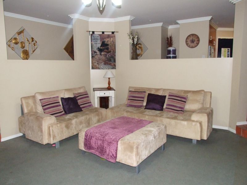 22 Scullin Street, Middle Ridge QLD 4350