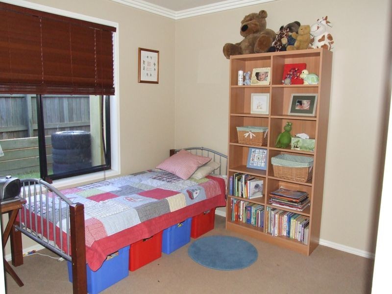 22 Scullin Street, Middle Ridge QLD 4350