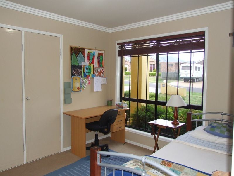 22 Scullin Street, Middle Ridge QLD 4350