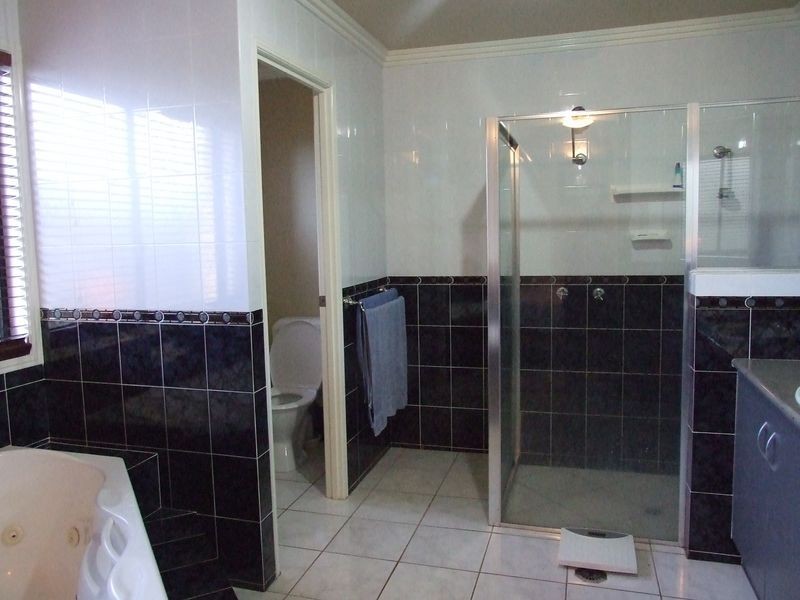22 Scullin Street, Middle Ridge QLD 4350