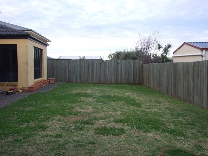 22 Scullin Street, Middle Ridge QLD 4350