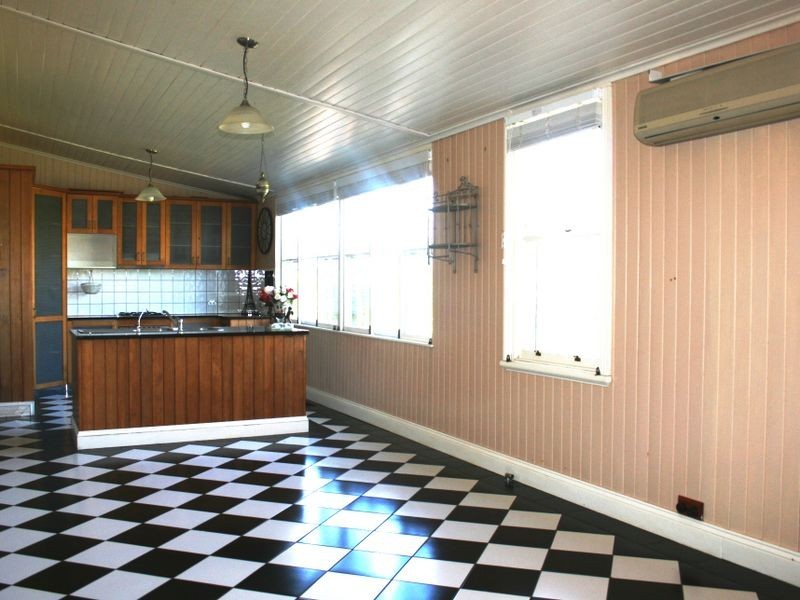 13 Warra Street, Newtown QLD 4350