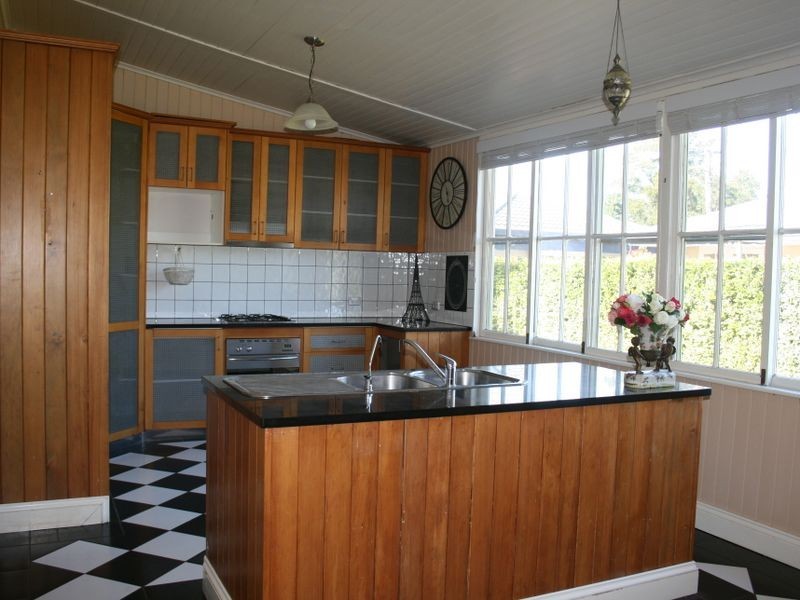 13 Warra Street, Newtown QLD 4350