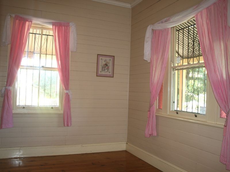 13 Warra Street, Newtown QLD 4350