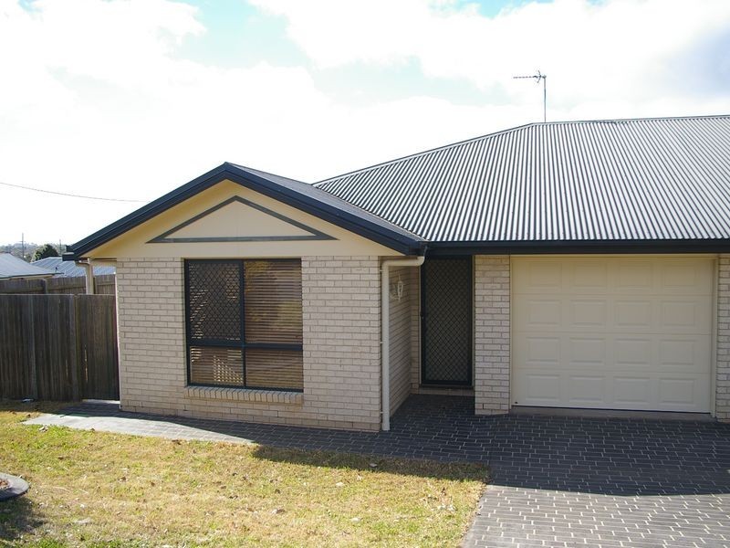 1/10 Hoey Street, Kearneys Spring QLD 4350