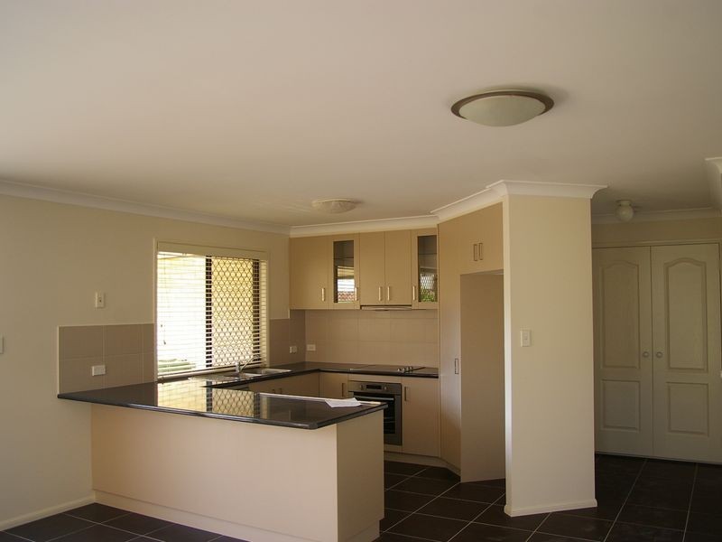 1/10 Hoey Street, Kearneys Spring QLD 4350