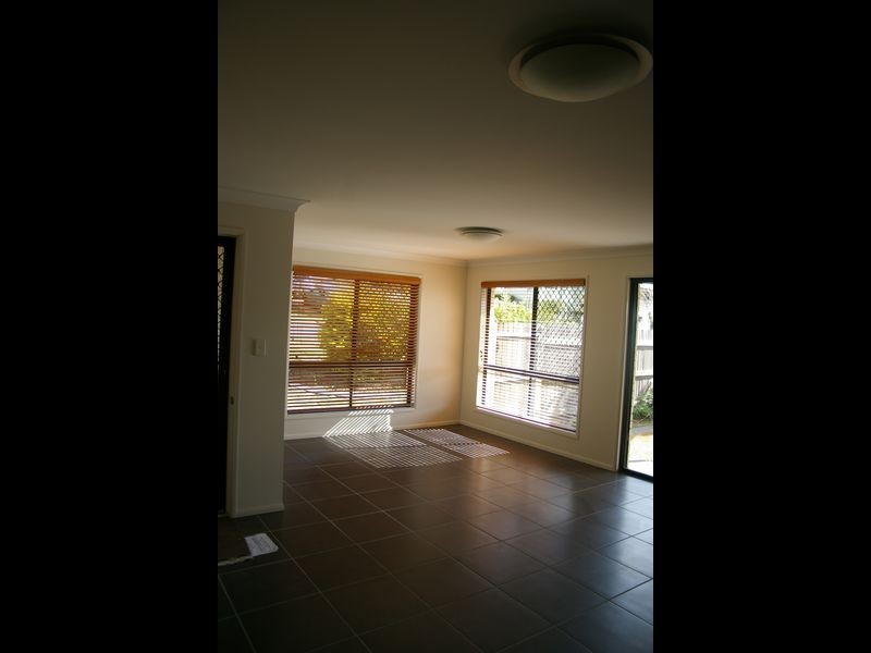 1/10 Hoey Street, Kearneys Spring QLD 4350