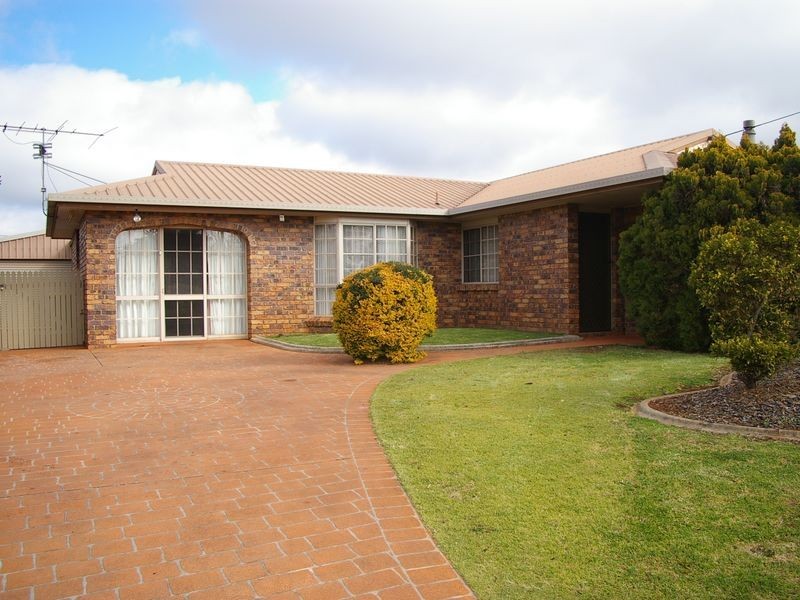 422 Stenner Street, Kearneys Spring QLD 4350