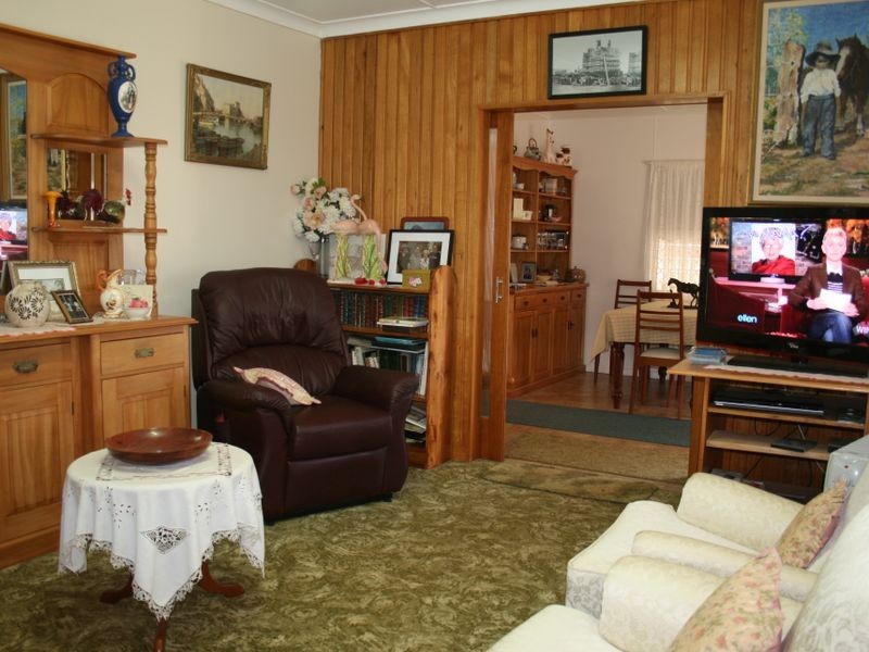 11 Merritt Street, Harristown QLD 4350