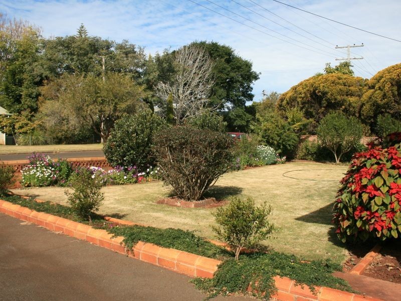 11 Merritt Street, Harristown QLD 4350