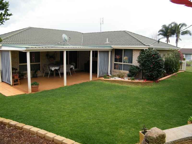 2 Gouldson Drive, Kearneys Spring QLD 4350