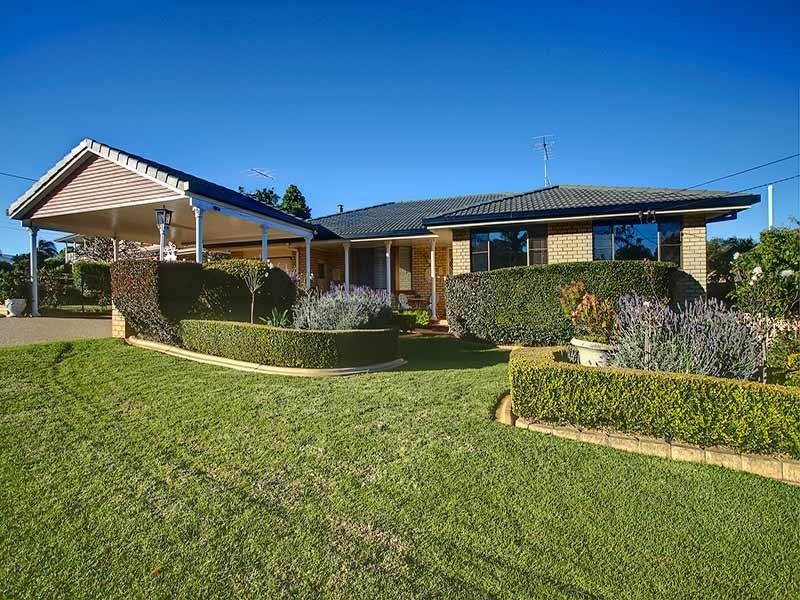 8 Cullen Street, Rockville QLD 4350